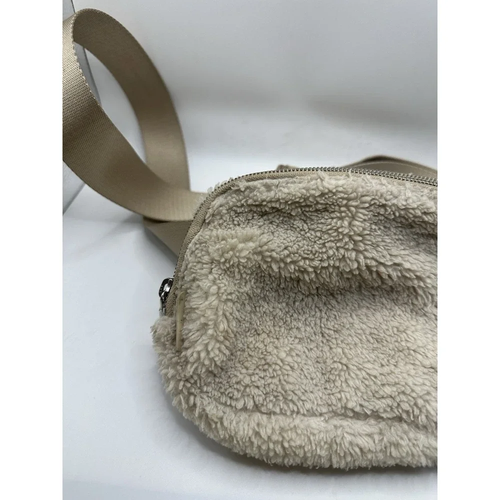 lululemon Everywhere Belt Bag Cream Sherpa Fleece